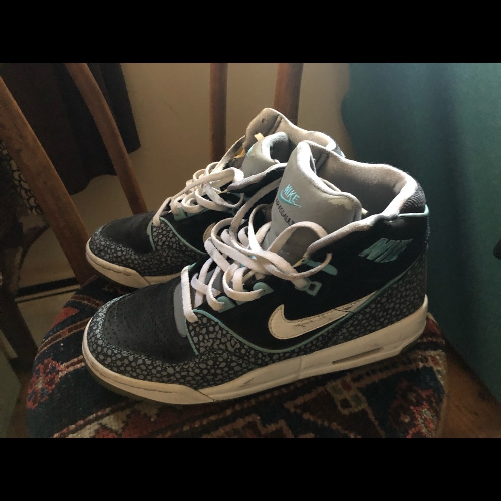 Women’s Nike Air Assault High tops